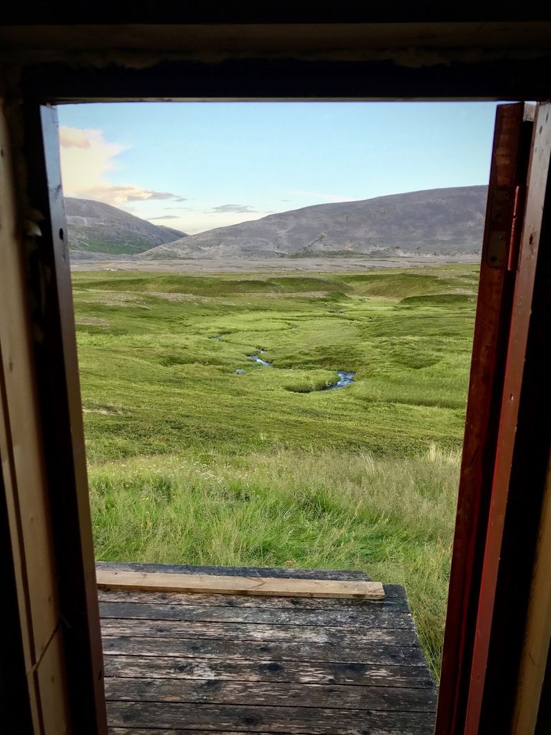 Utsikt fra døren i Bjørnskardhytta